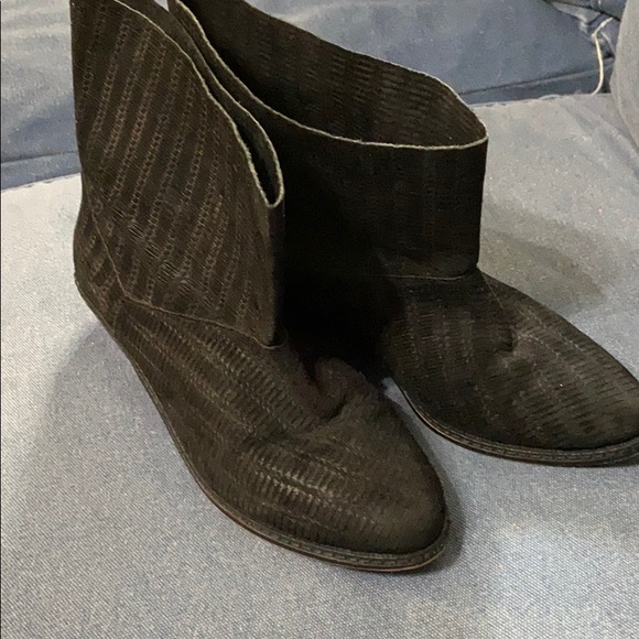 Joe’s Short Crimped Suede Boots, Booties Sz 6.5 - Picture 1 of 8